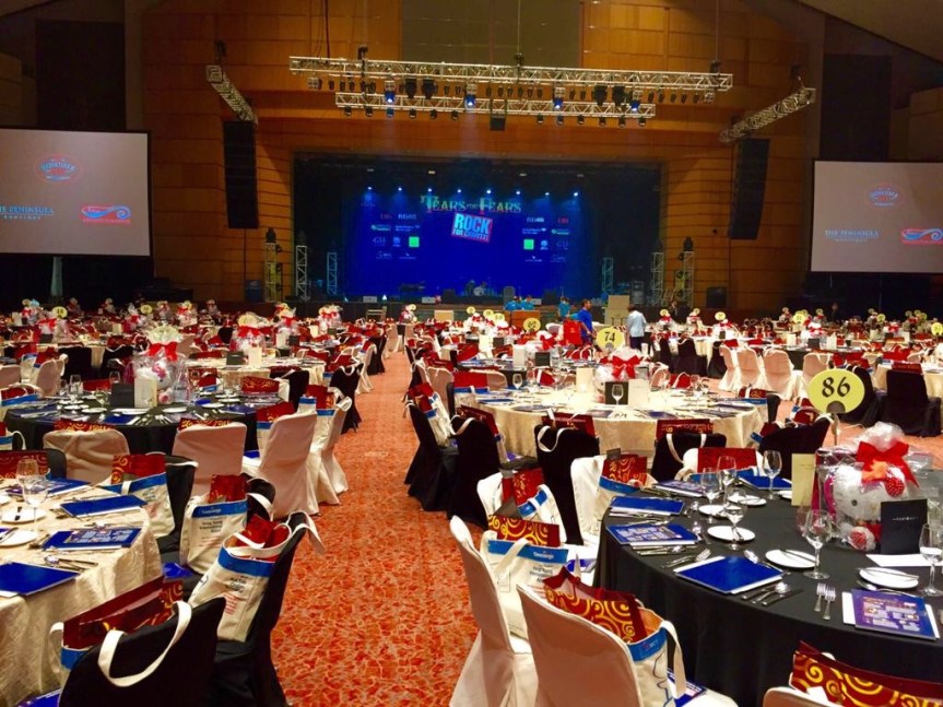 Awesome gift bags for attendees! Hello Kitty at the center. So Kawaii!